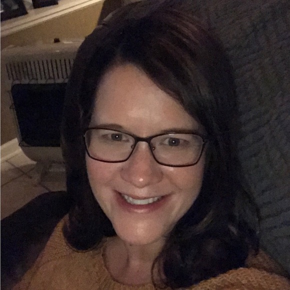 Meet your Posh Ambassador, Hallie - Picture 5 of 6